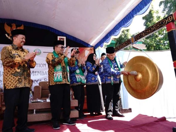 Bupati Malang Luncurkan Program Madrasah Membatik di MTs Negeri 7 Malang