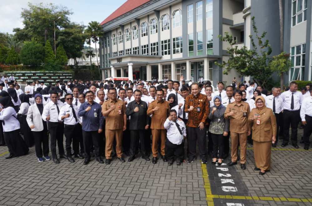 Pemkot-Batu-Serahkan-SK-PPPK-Paruh-Waktu-kepada-1-233-Pegawai-PPID-Kota-Batu