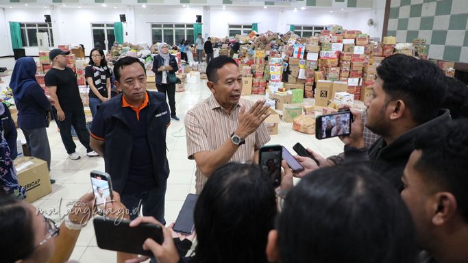 Wali-Kota-Malang-memberikan-keterangan-kepada-awak-media