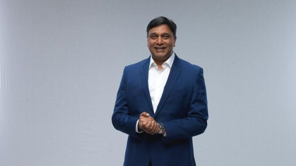 president-director-and-chief-executive-officer-indosat-ooredoo-hutchison-vikram-sinha-dok-indosat