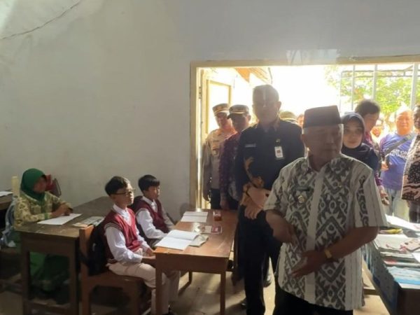 Bupati Malang Tindak Lanjuti Ambruknya Tiga Ruang Kelas di SDN 4 Sukowilangun