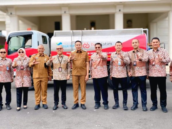 CSR truk tangki Bank Jatim untuk Tugu Tirta