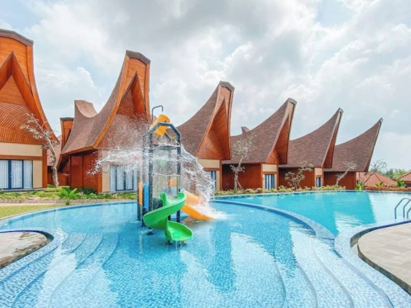 Outdoor-pool-Google-Maps