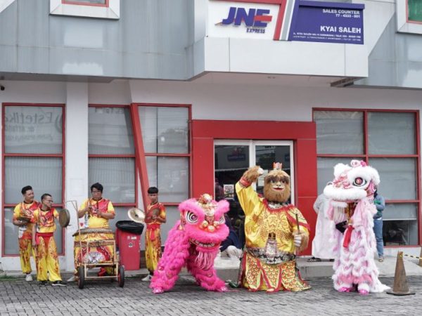 JNE Rayakan Imlek 2026 dengan Semangat Tahun Kuda Api, Hadirkan Promo dan Barongsai di Malang