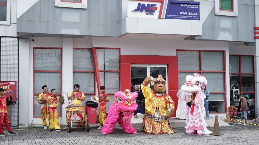 JNE Rayakan Imlek 2026 dengan Semangat Tahun Kuda Api, Hadirkan Promo dan Barongsai di Malang