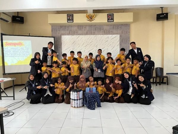 Mahasiswa PPG UM Ecobrick