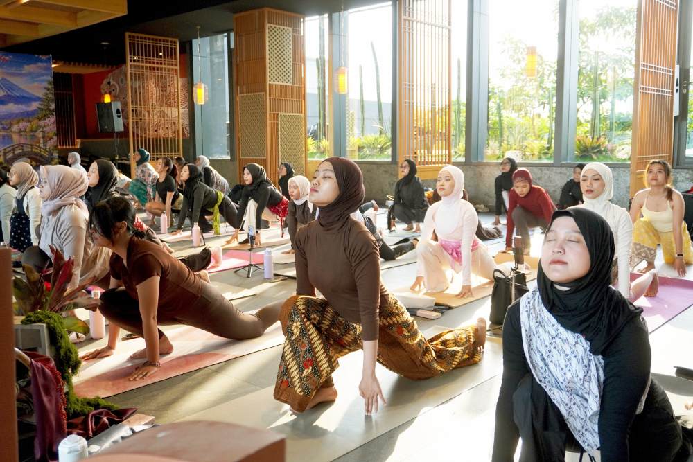 Yoga Berbusana Batik Grand Mercure Malang